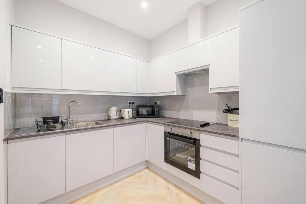 Cosy Tooting Retreat: 2-Bed Gem Apartment London Exterior photo